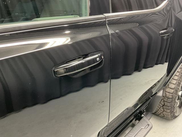 Used 2024 GMC Hummer EV 2X w/ Extreme Off-Road Package image 4