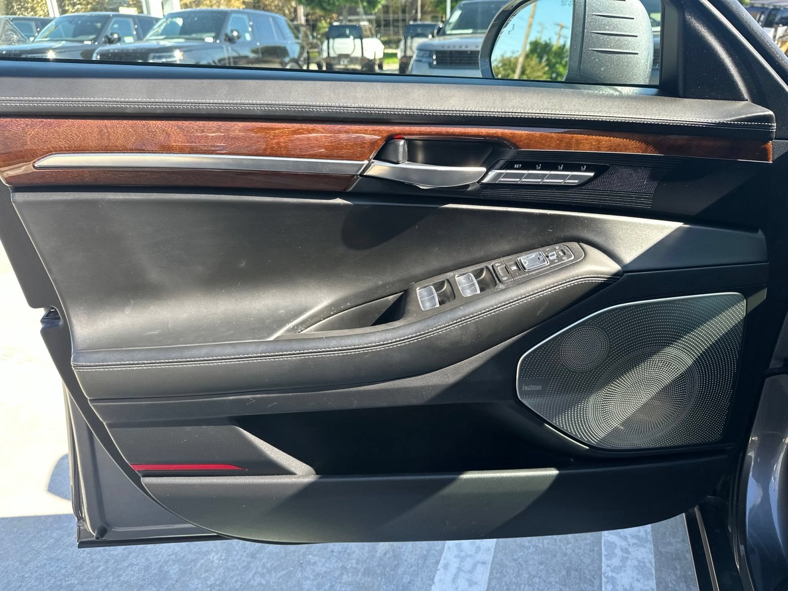Used 2017 Genesis G90 5.0 Ultimate RWD image 14