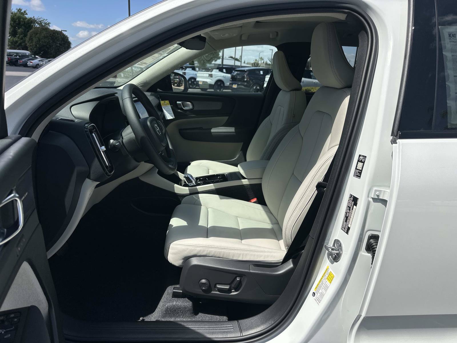 New 2026 Volvo XC40 B5 Ultra w/ Climate Package AWD/4WD image 13
