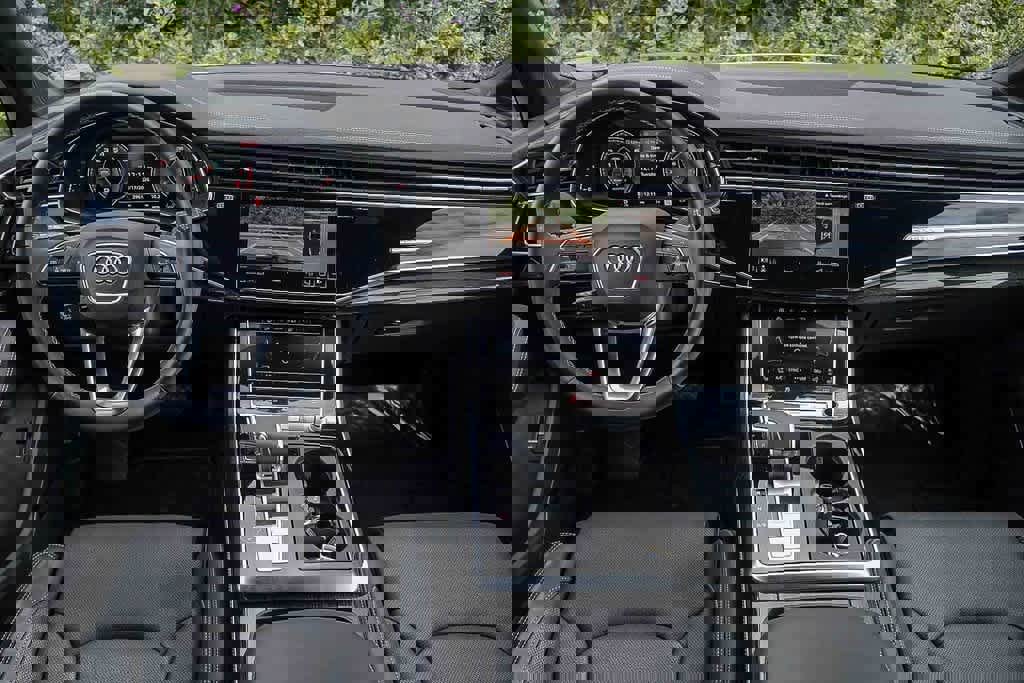 Used 2025 Audi Q7 3.0T Prestige w/ Prestige Package image 12