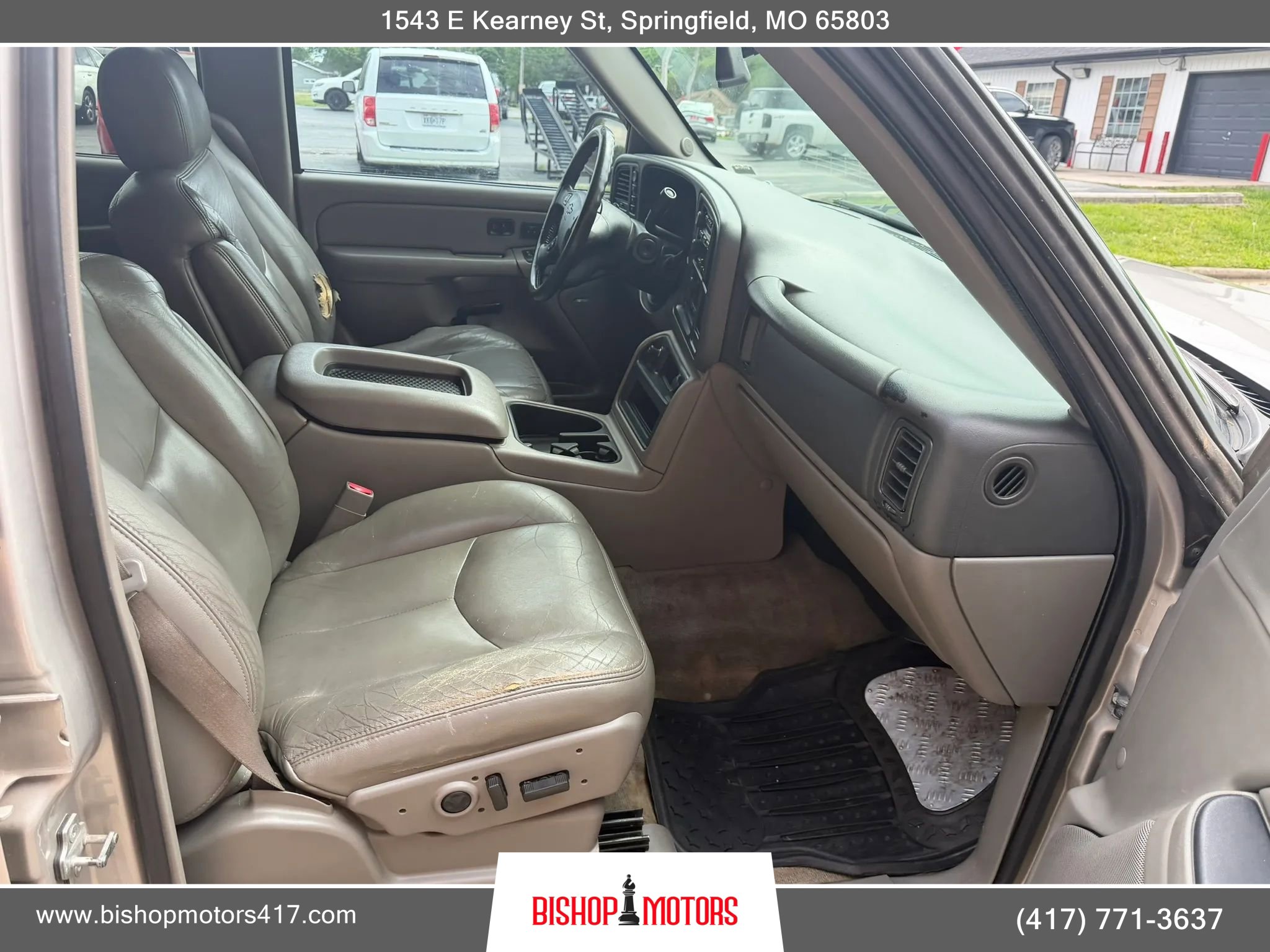 Used 2004 Chevrolet Tahoe LT w/ LT Preferred Equipment Group AWD/4WD image 12