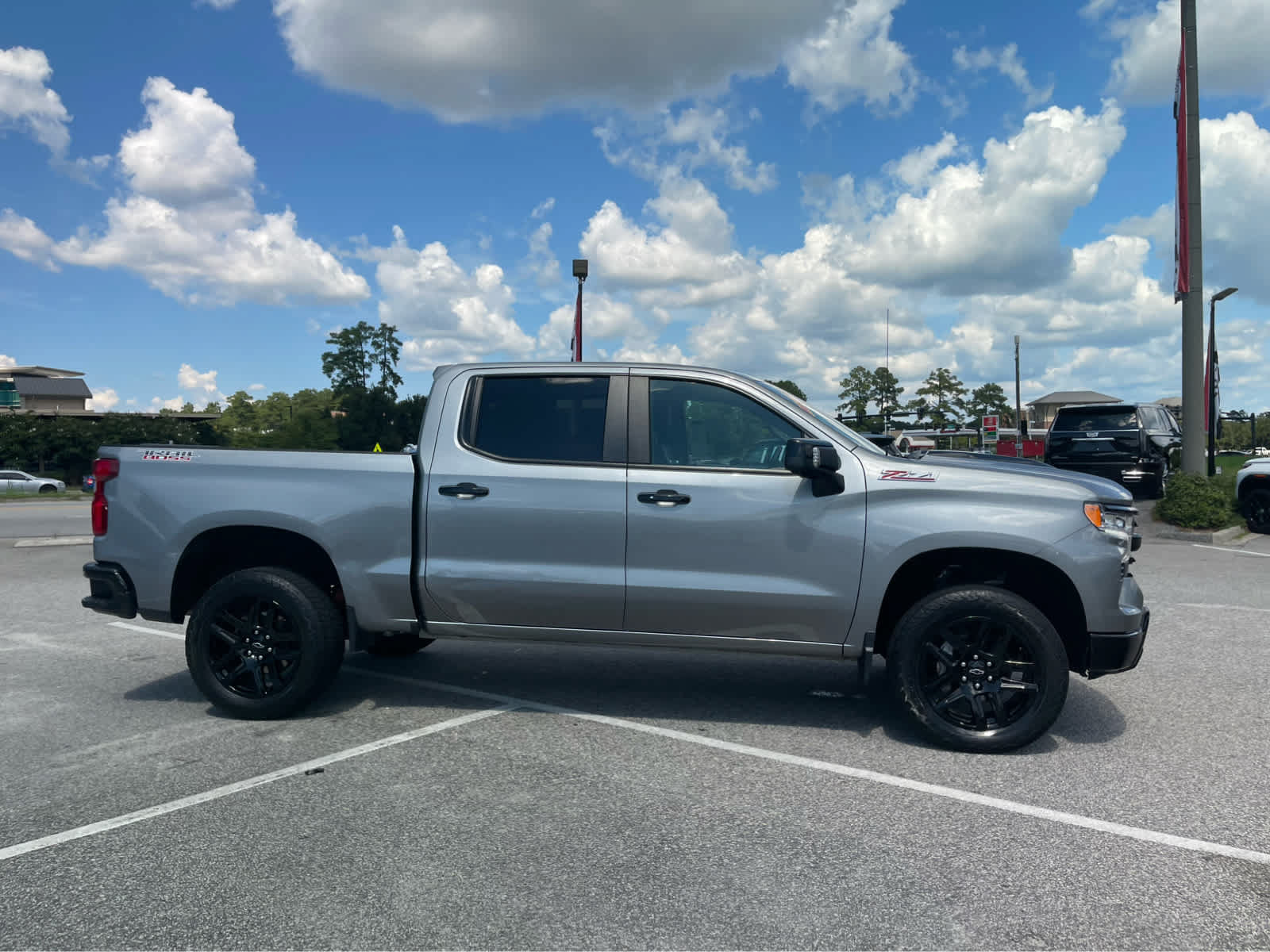 Used 2023 Chevrolet Silverado 1500 LT Trail Boss w/ LT Trail Boss Premium Package AWD/4WD image 4