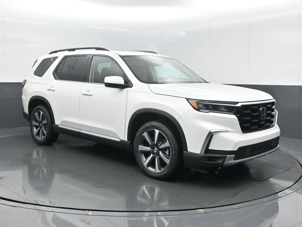 New 2025 Honda Pilot Touring image 1