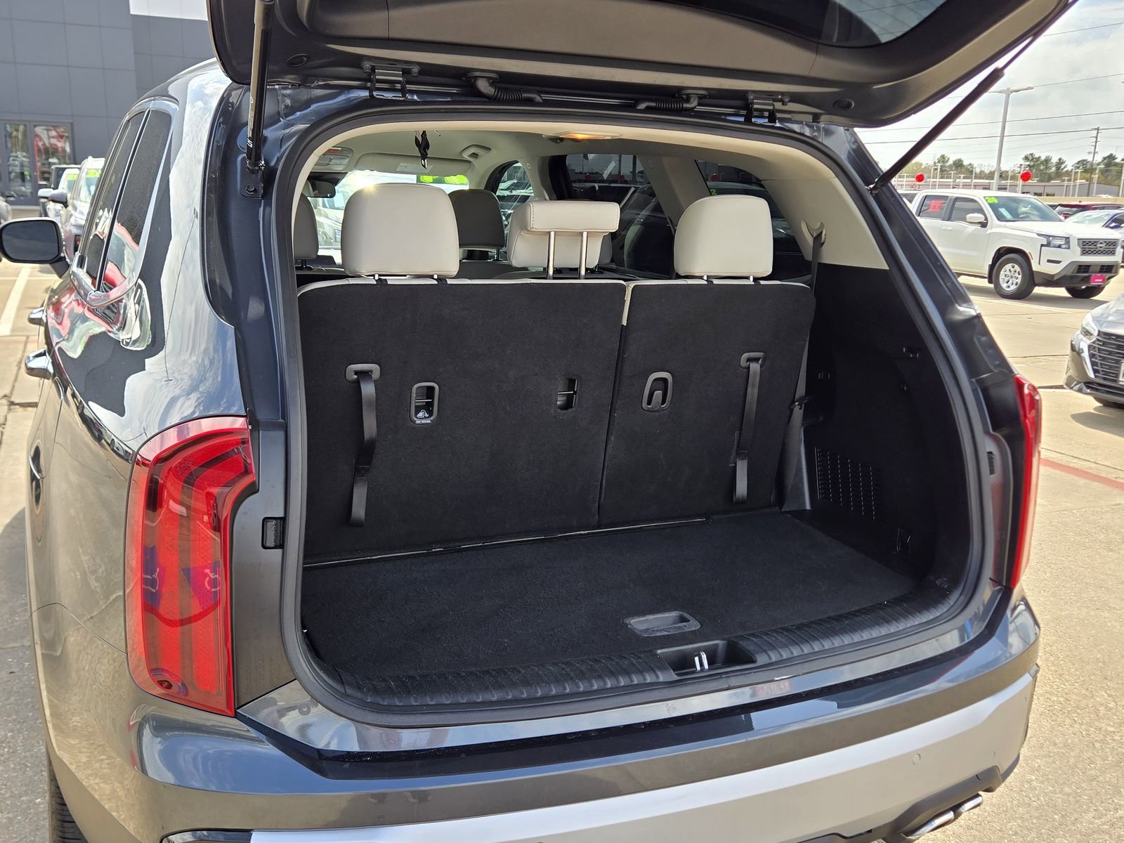 Used 2024 Kia Telluride S image 19