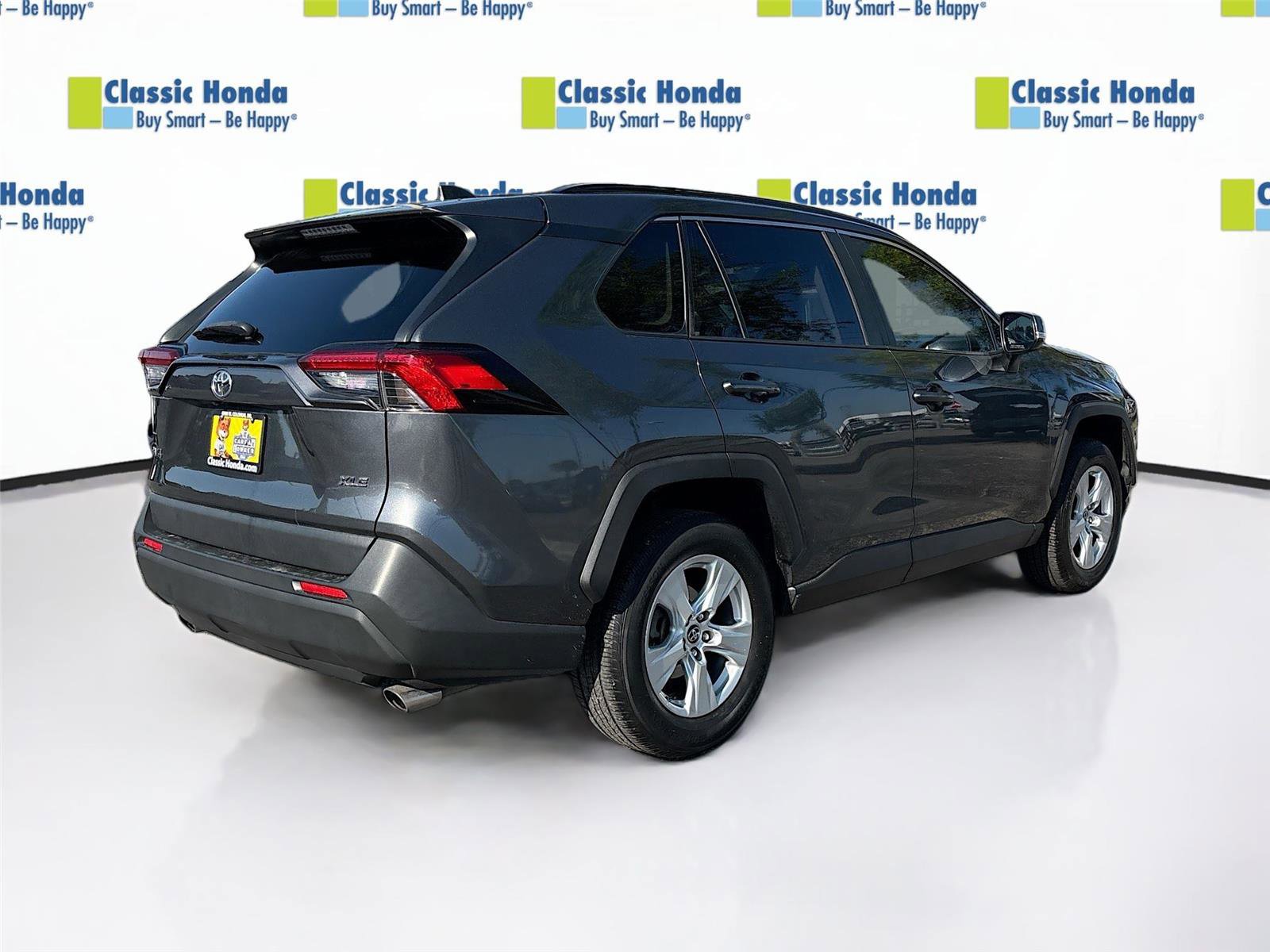 Used 2019 Toyota RAV4 XLE FWD image 8
