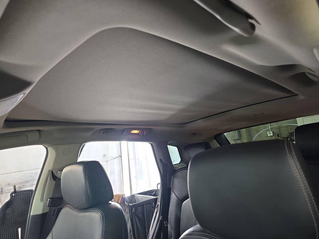 Used 2015 Cadillac SRX Luxury w/ Driver Awareness Package image 29