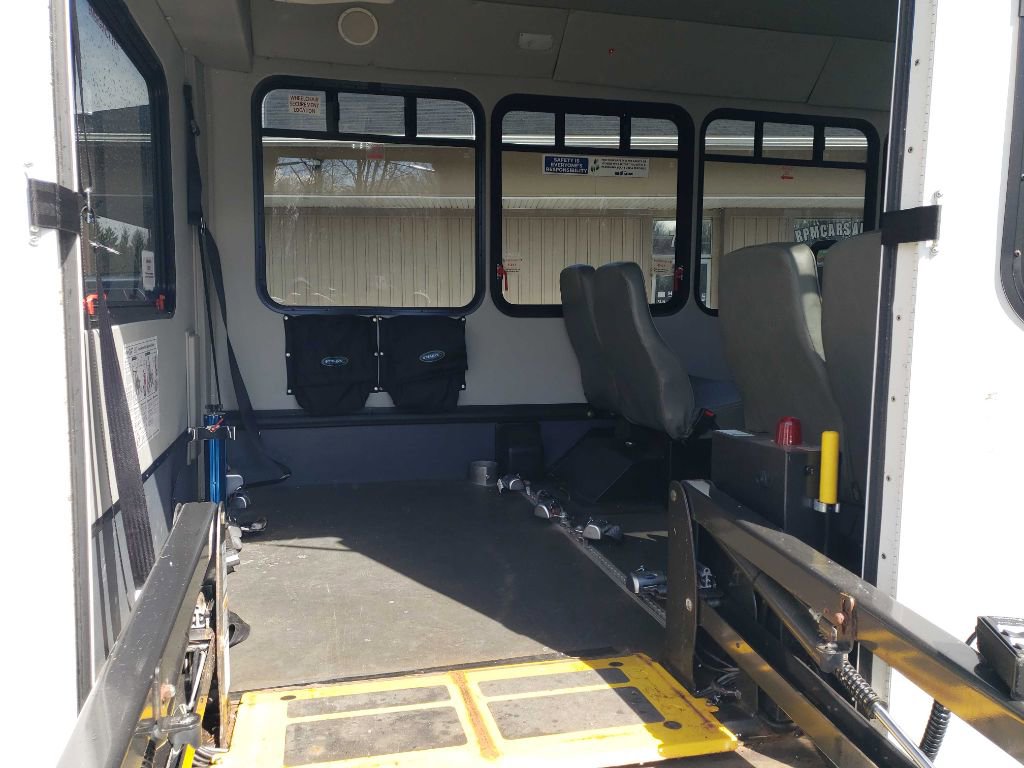 Used 2015 Ford E-350 and Econoline 350 Super Duty image 16