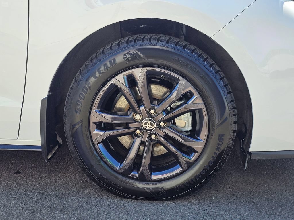 Used 2025 Toyota Sienna XSE AWD/4WD image 9
