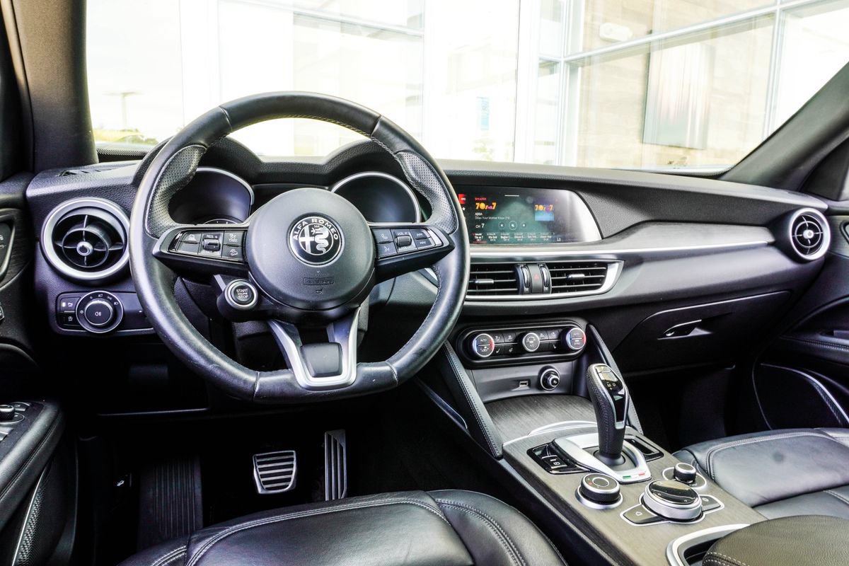 Used 2023 Alfa Romeo Stelvio Ti AWD/4WD image 15