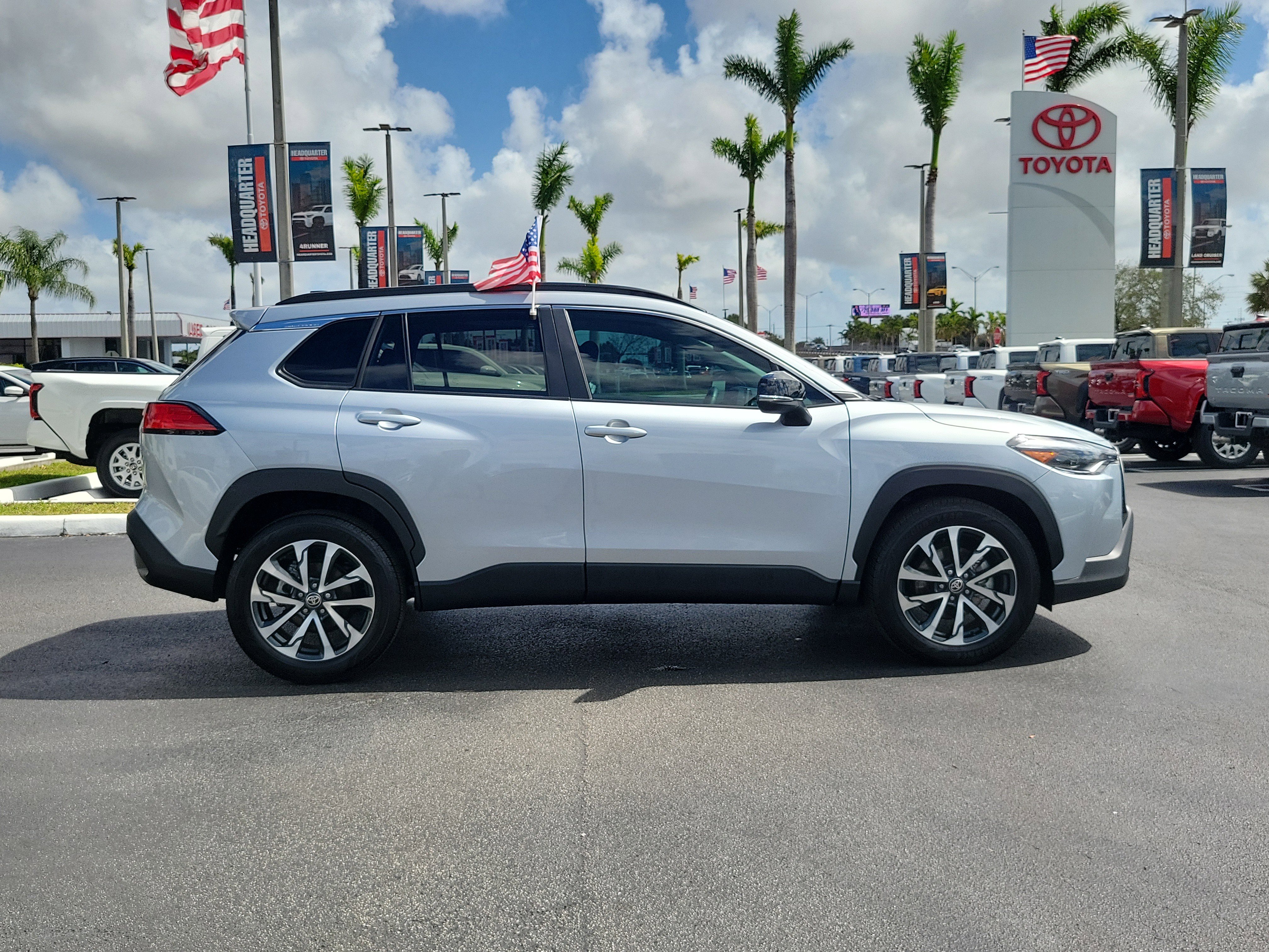 Used 2025 Toyota Corolla Cross XLE w/ Convenience Package image 13