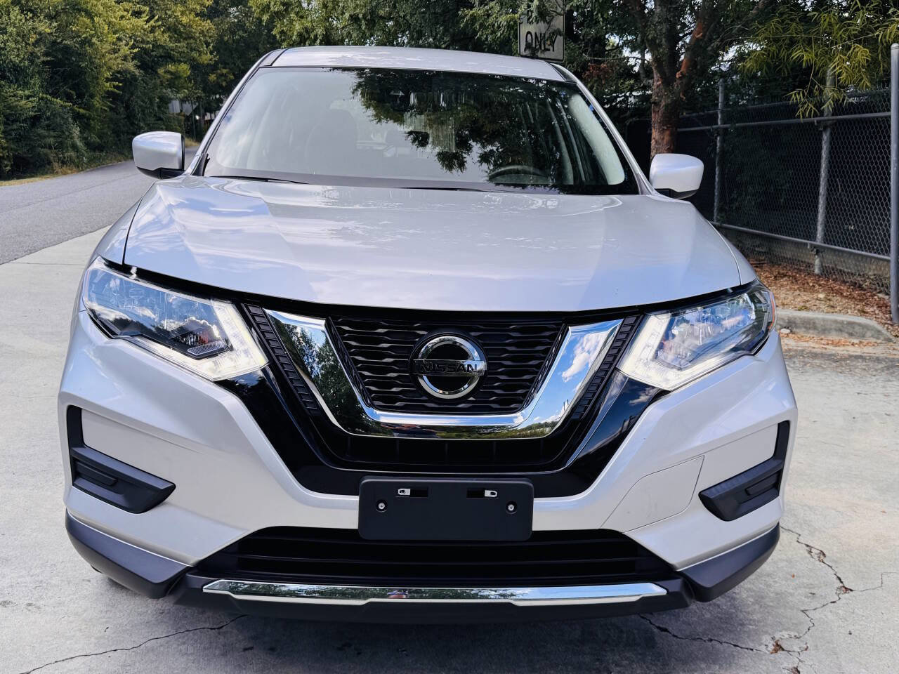 Used 2020 Nissan Rogue S image 2