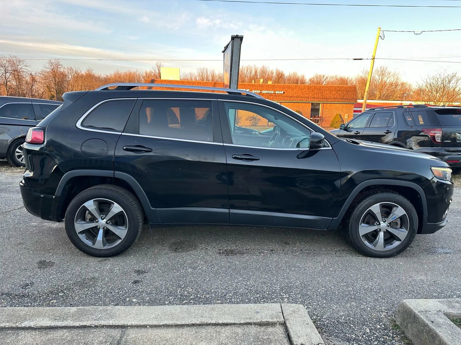 Used 2020 Jeep Cherokee Limited image 7
