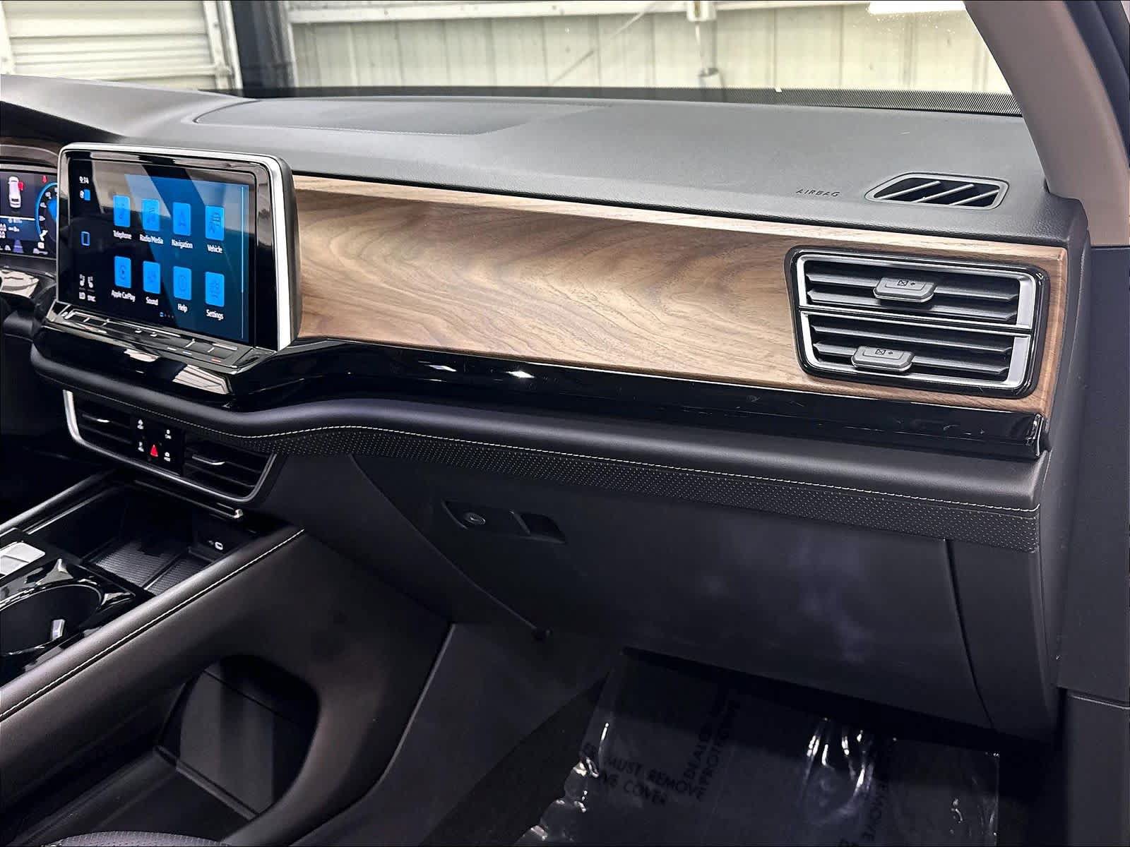 Used 2024 Volkswagen Atlas SE w/ Panoramic Sunroof Package AWD/4WD image 30