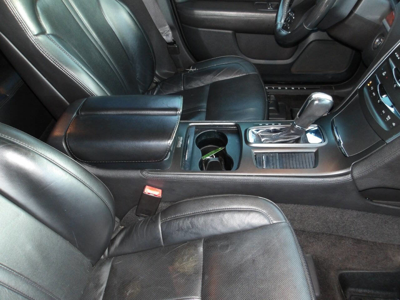 Used 2014 Lincoln MKS image 19