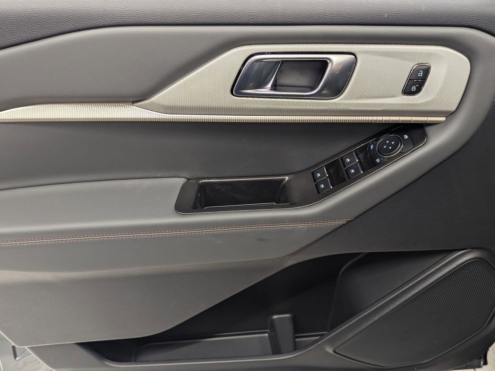 New 2026 Ford Explorer Active w/ Active Comfort Package image 10