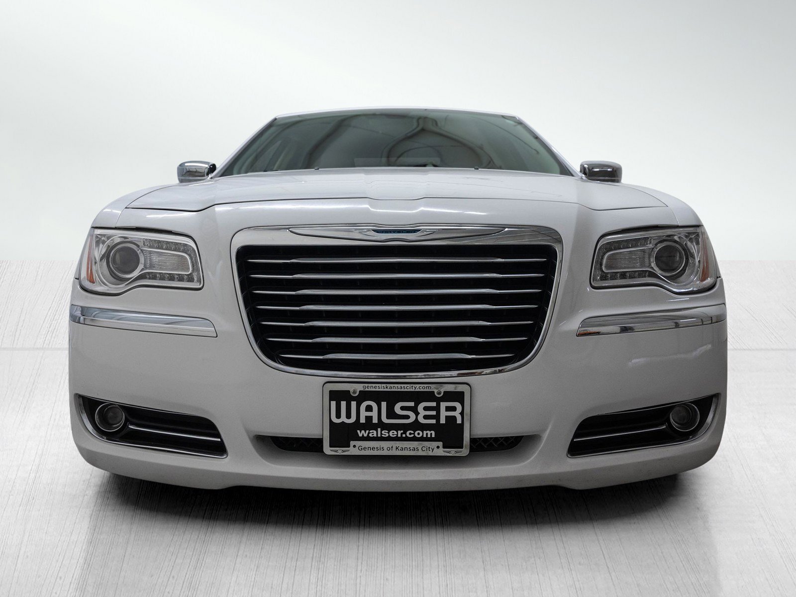 Used 2012 Chrysler 300 Limited RWD image 2