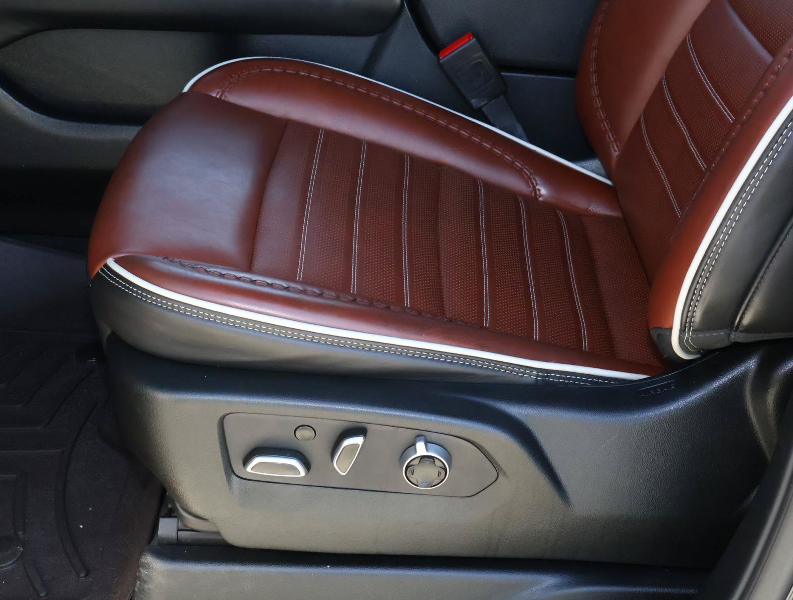 Used 2024 GMC Yukon XL Denali Ultimate AWD/4WD image 20