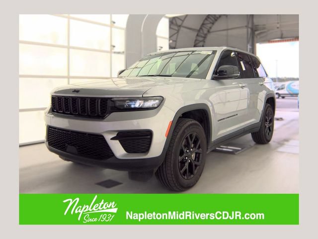 Used 2025 Jeep Grand Cherokee Altitude AWD/4WD image 1