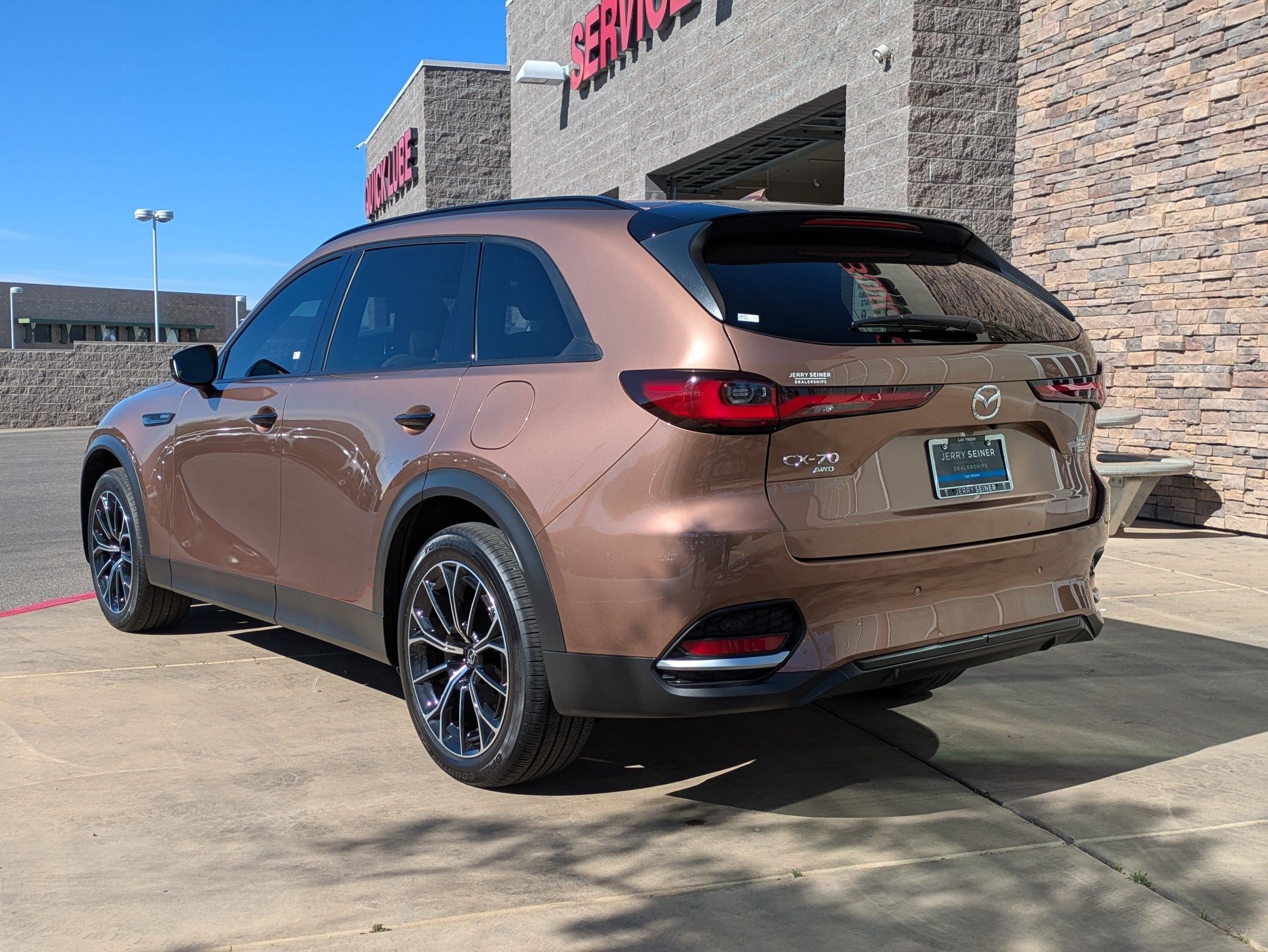 Used 2025 MAZDA CX-70 Plug-In Hybrid w/ Premium Pkg AWD/4WD image 3
