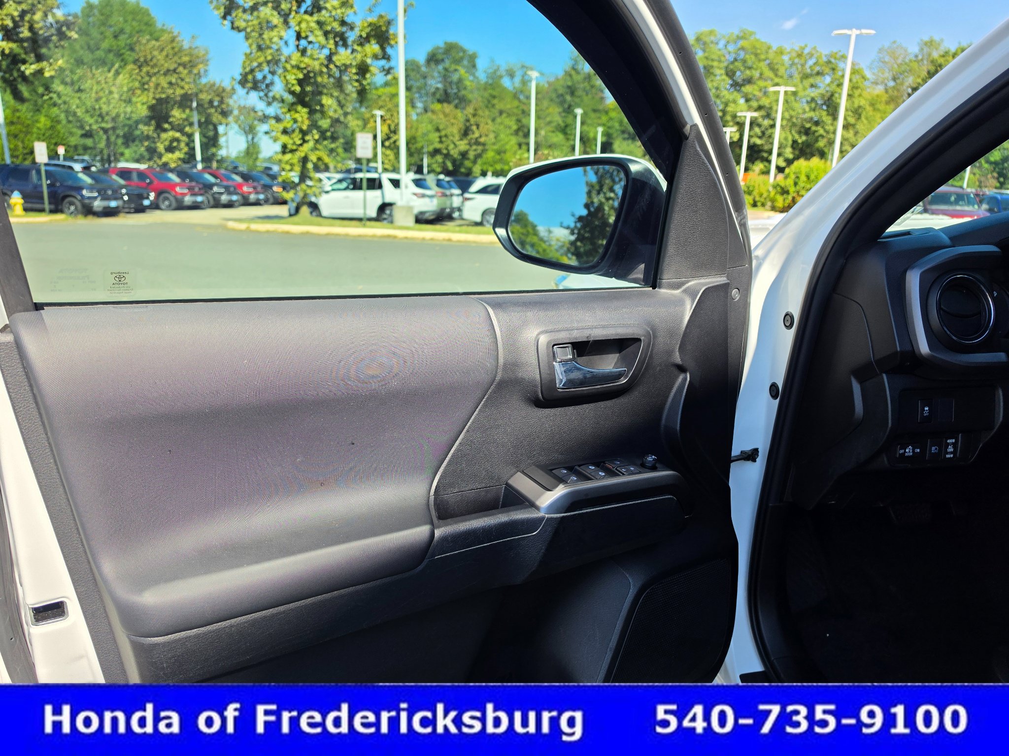 Used 2023 Toyota Tacoma TRD Sport w/ Technology Package AWD/4WD image 22