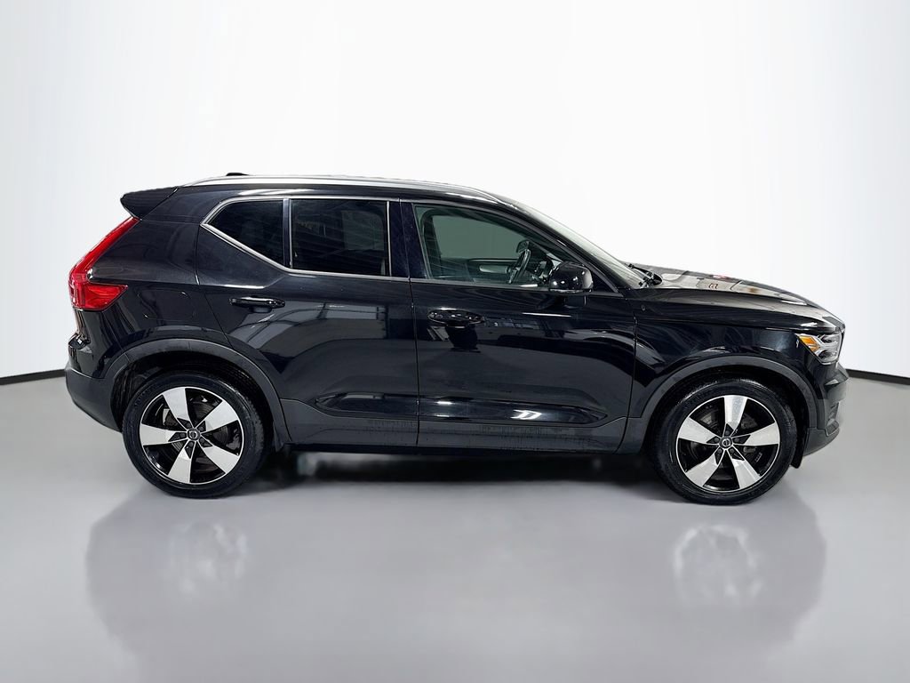 Used 2020 Volvo XC40 T5 Momentum image 5