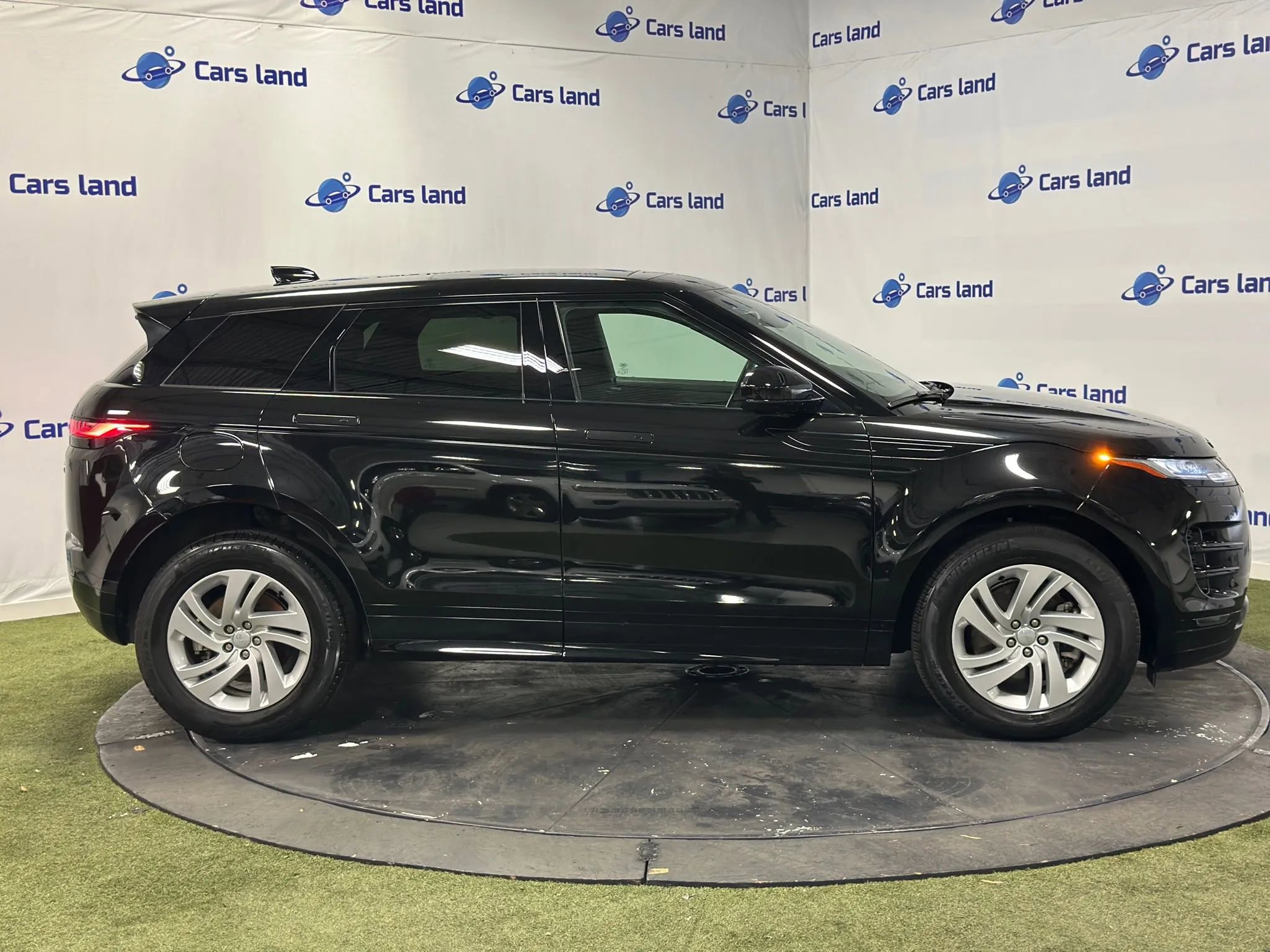 Used 2022 Land Rover Range Rover Evoque R-Dynamic S image 3