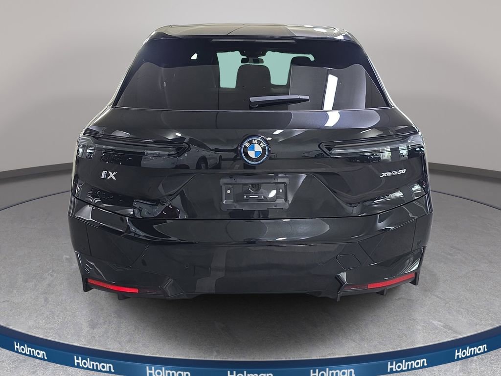 Used 2024 BMW iX xDrive50 w/ Sport Package AWD/4WD image 8