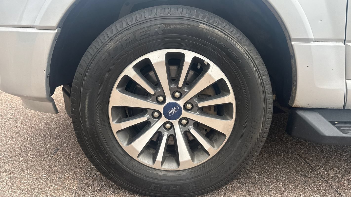 Used 2017 Ford Expedition EL XLT AWD/4WD image 16