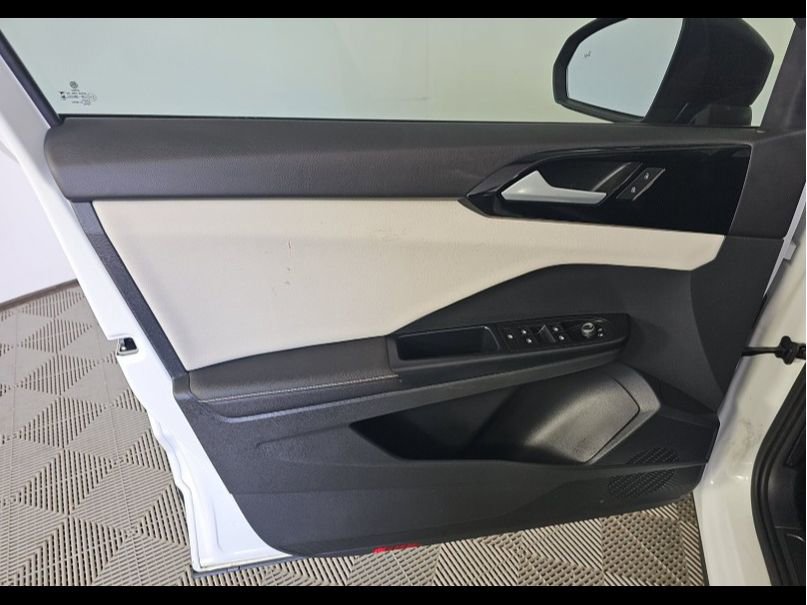 Used 2025 Volkswagen Taos S w/ Taos MDO Package image 26