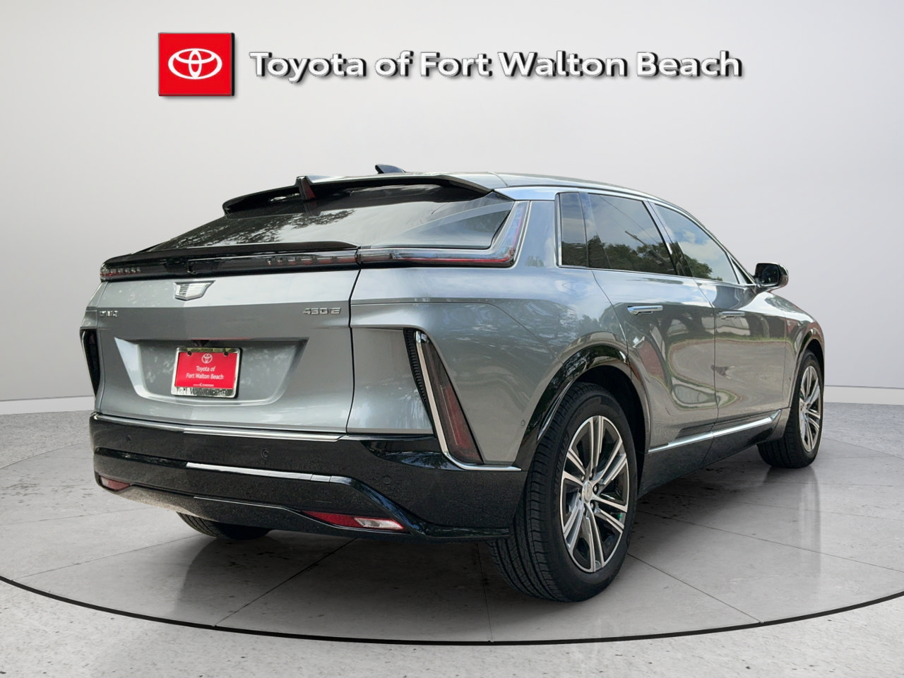 Used 2026 Cadillac Lyriq Premium Luxury RWD image 6