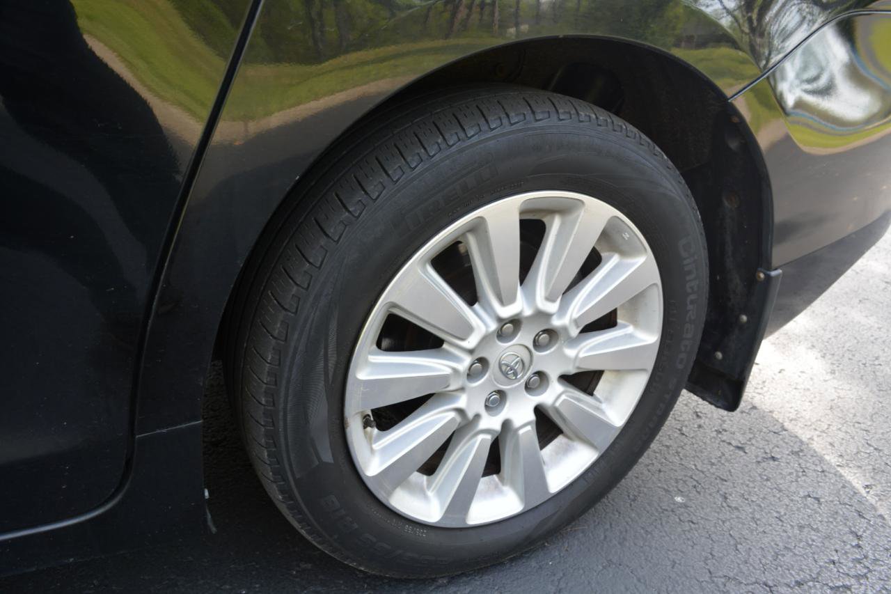 Used 2014 Toyota Sienna XLE w/ Entertainment Package image 9