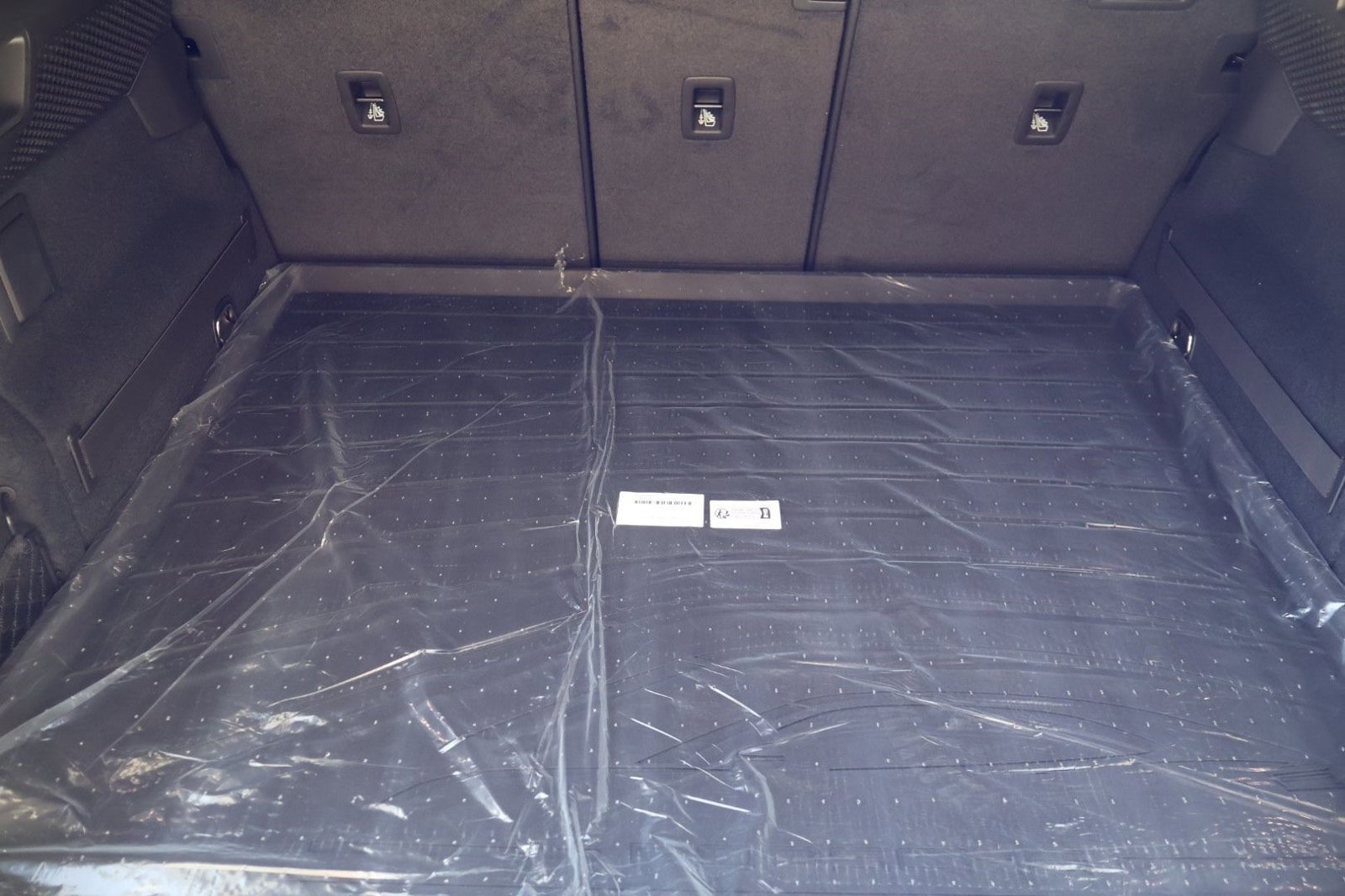 Certified 2024 Porsche Macan 4 Electric image 22