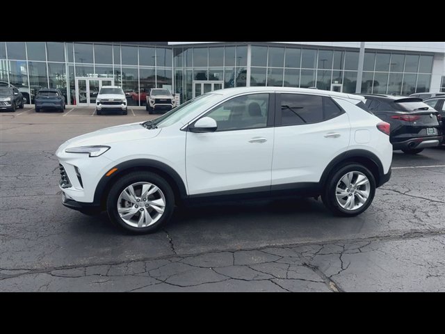 Certified 2024 Buick Encore GX Preferred w/ Comfort Package FWD image 5