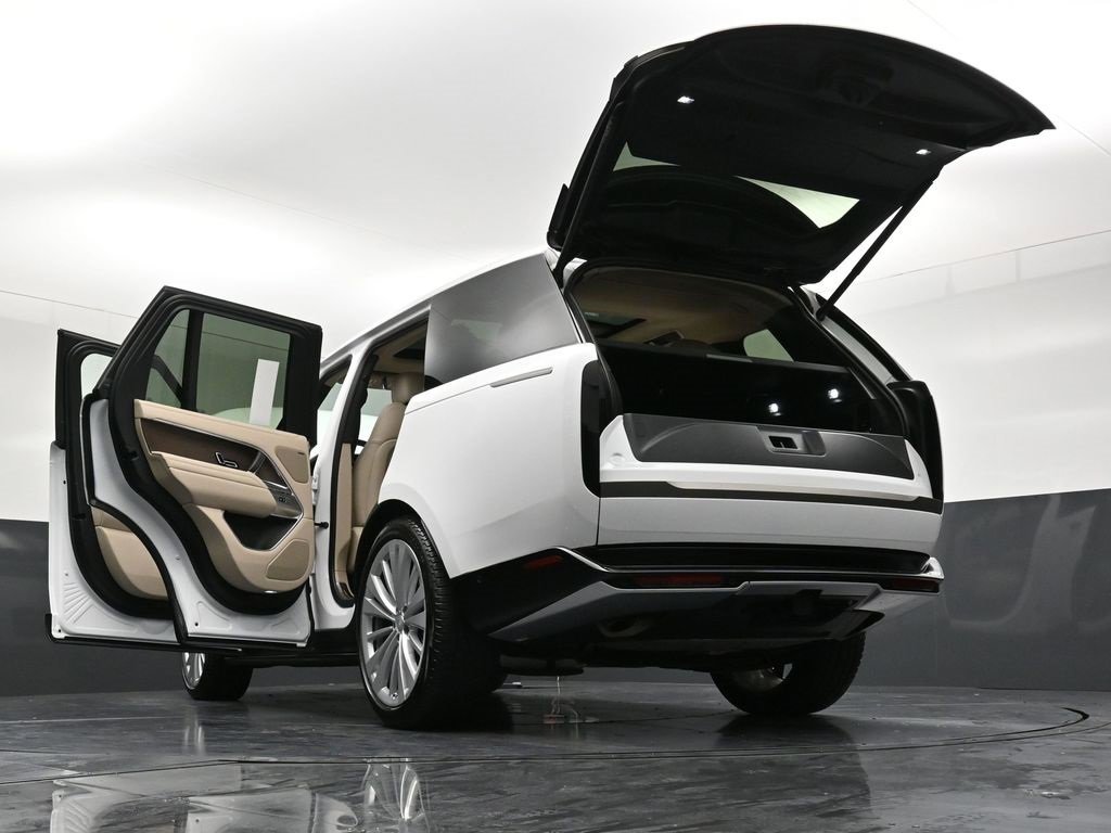 Used 2024 Land Rover Range Rover SE image 40