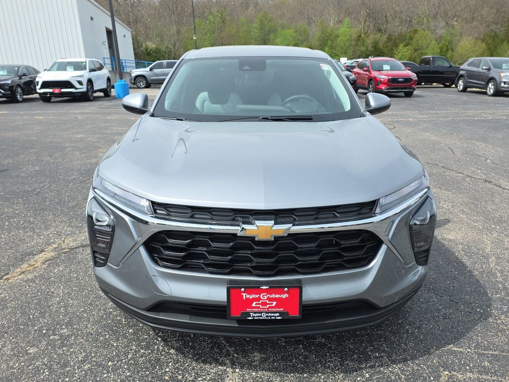 New 2026 Chevrolet Trax LS w/ LS Convenience Package FWD image 3