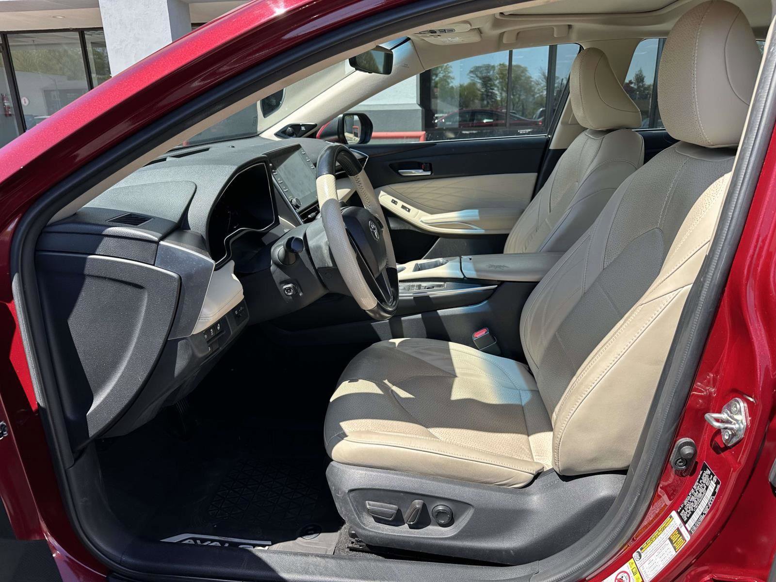 Used 2019 Toyota Avalon Limited w/ All Weather Liner Package FWD image 14