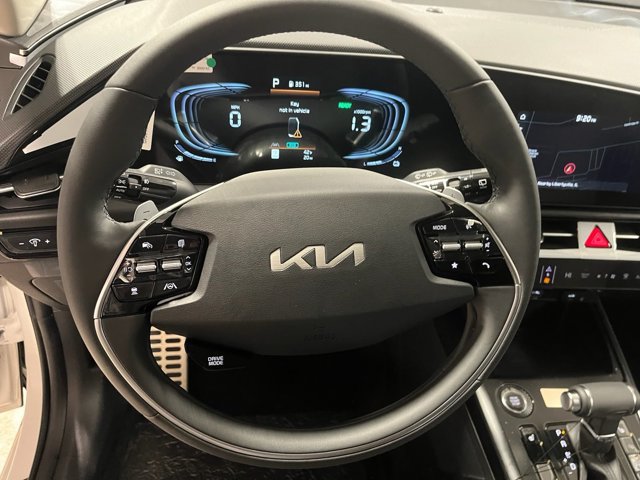 Used 2025 Kia Niro EX Touring FWD image 14