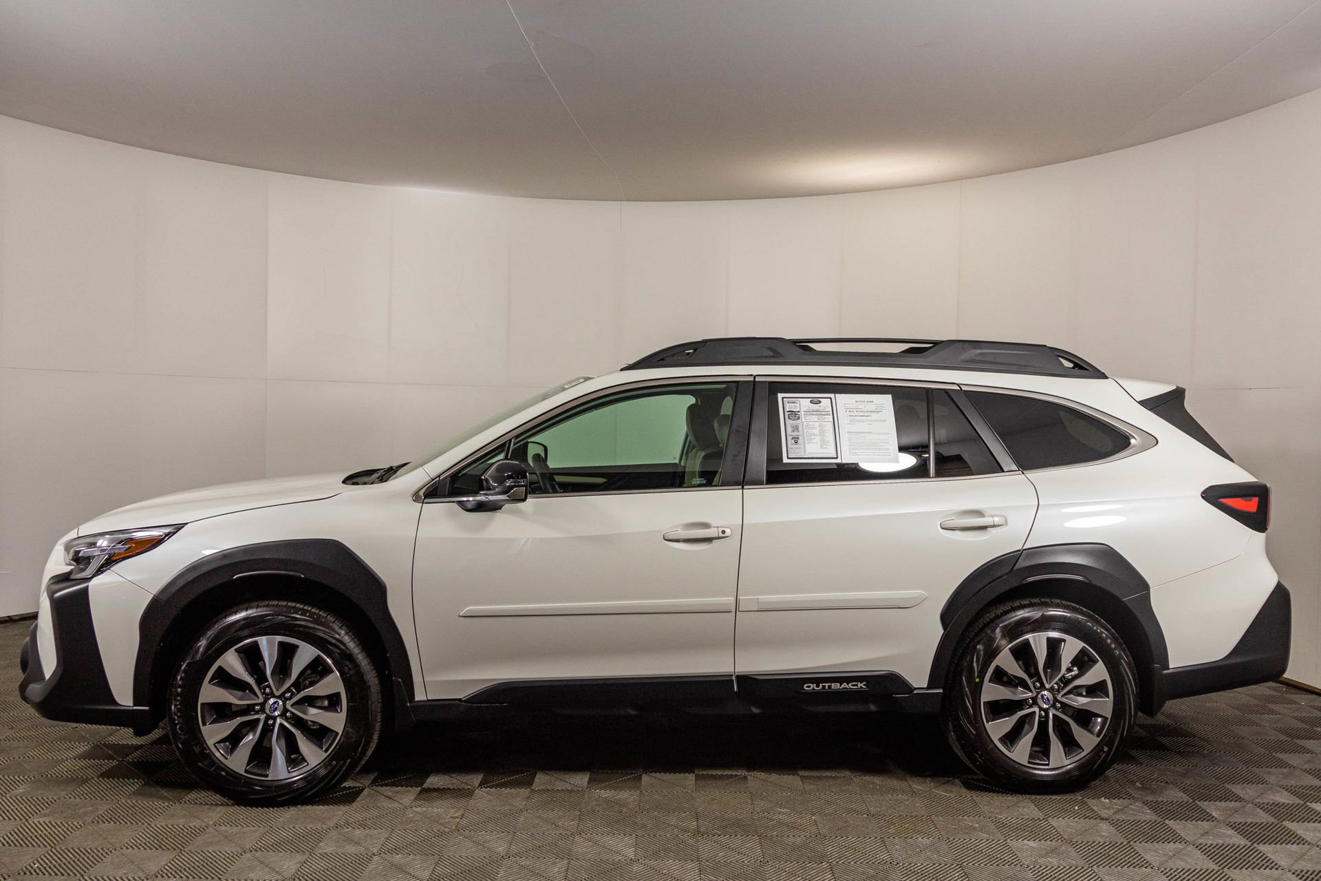 Used 2025 Subaru Outback Limited AWD/4WD image 21