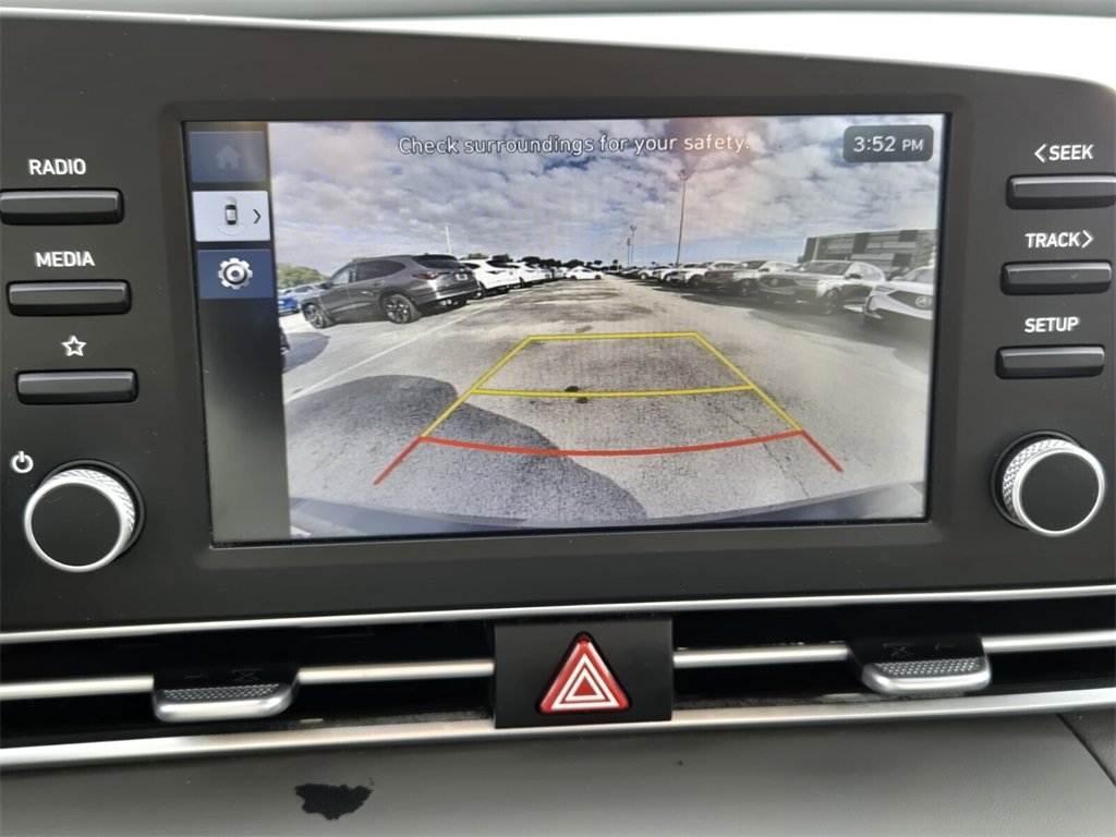 Certified 2025 Hyundai Elantra SE image 20