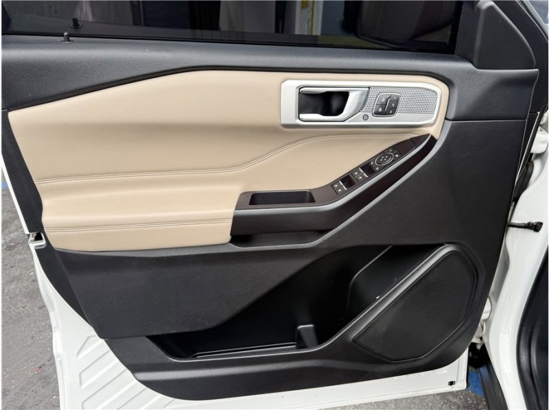 Used 2020 Ford Explorer Limited w/ Class III Trailer Tow Package image 14