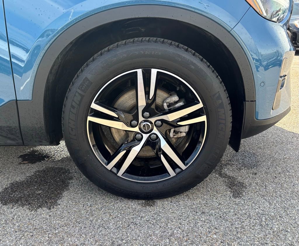 Certified 2023 Volvo XC40 B5 Plus w/ Driver Assist Package image 31