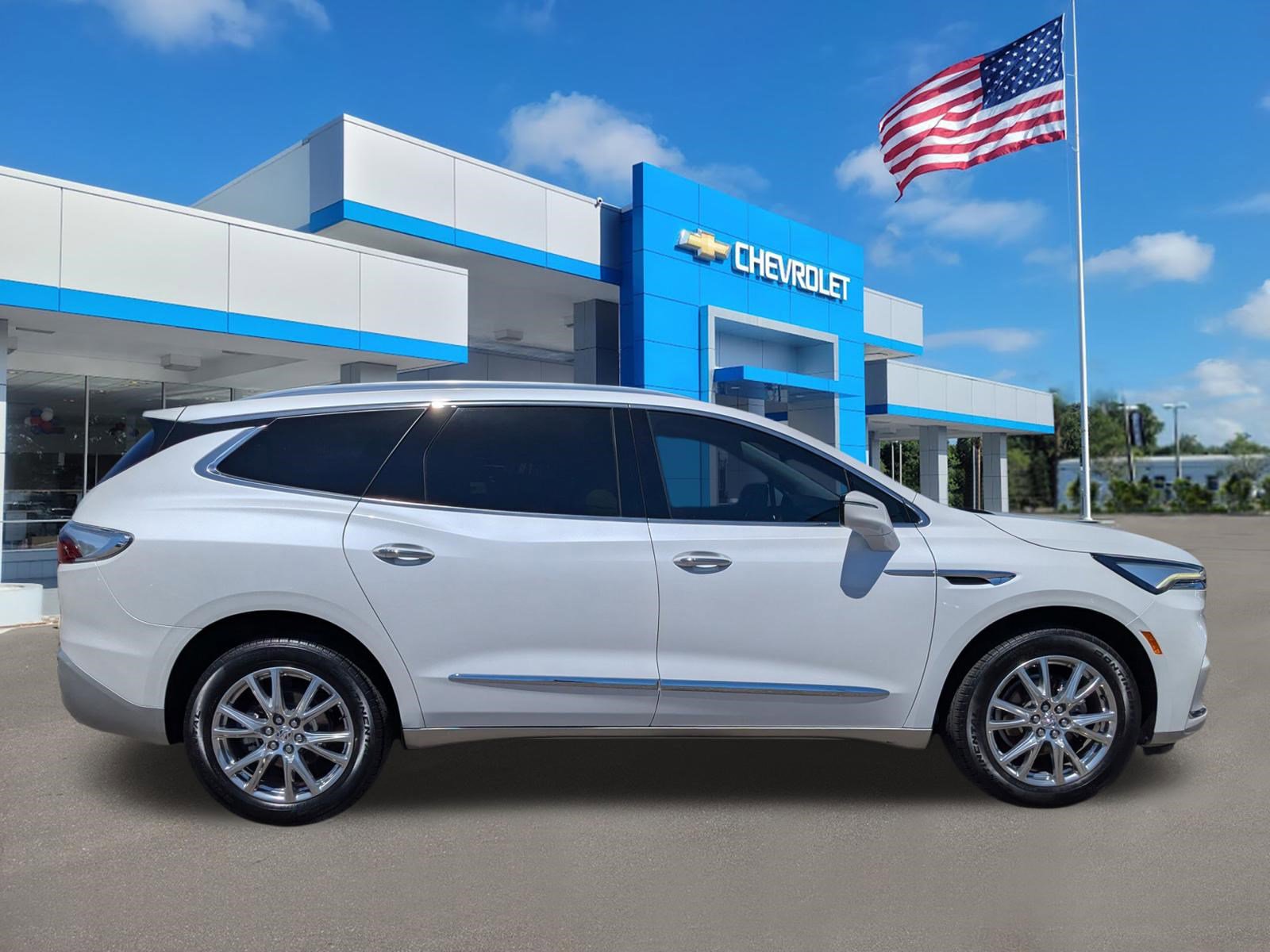 Used 2023 Buick Enclave Essence w/ Experience Buick Package image 3