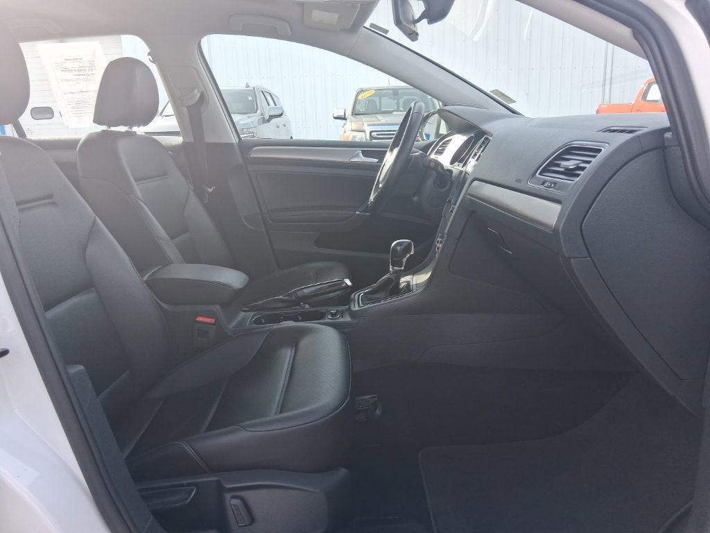 Used 2017 Volkswagen Golf Wolfsburg Edition image 14