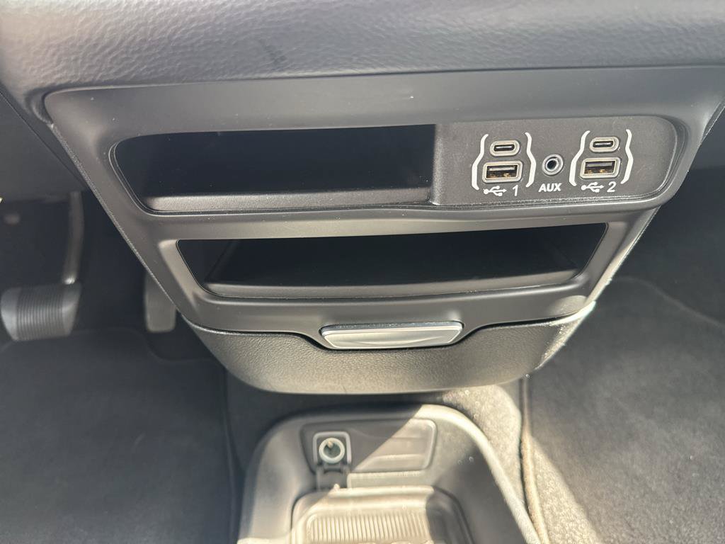 Used 2025 Chrysler Pacifica Select FWD image 17