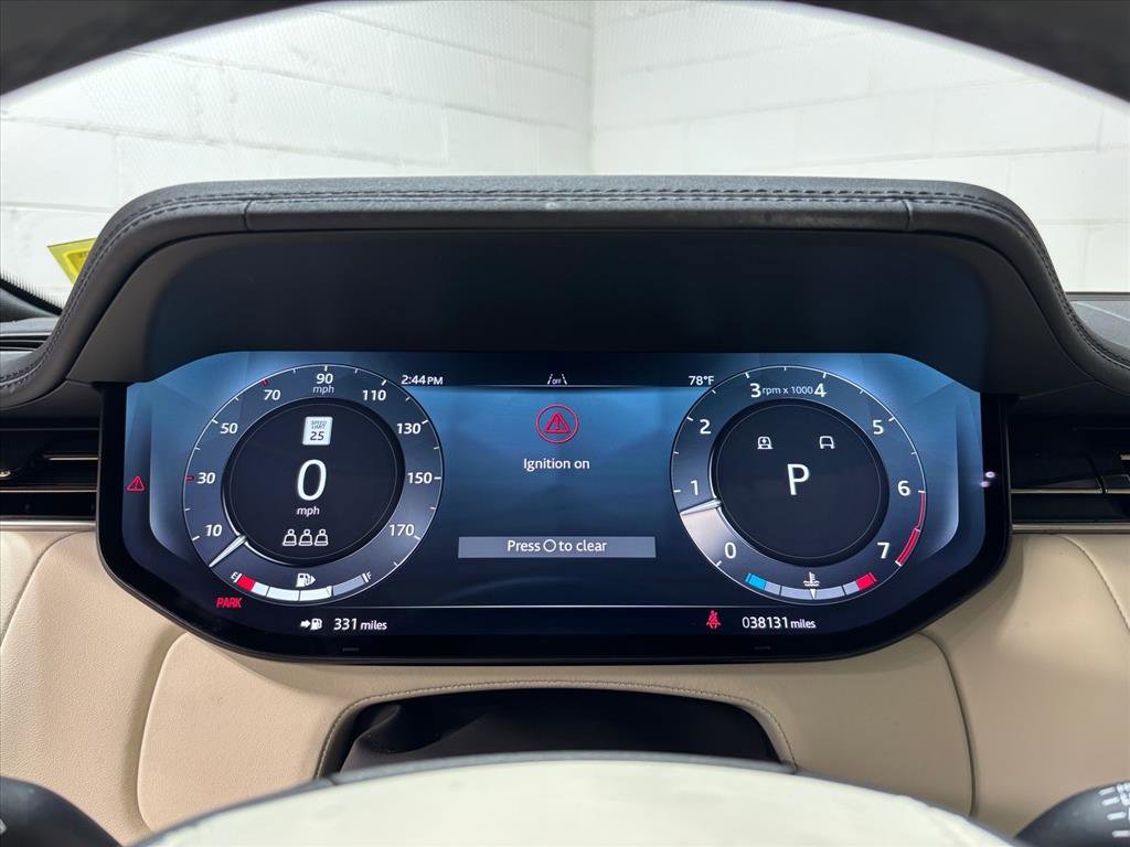 Used 2025 Land Rover Range Rover SE image 17