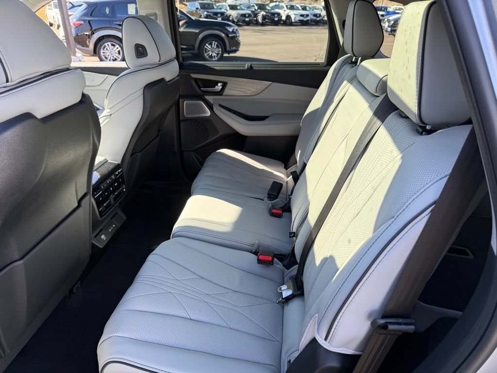 Certified 2026 Acura MDX w/ Advance Package AWD/4WD image 16