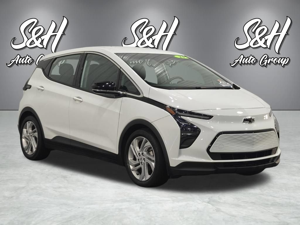 Used 2023 Chevrolet Bolt LT w/ Driver Confidence Package FWD image 2