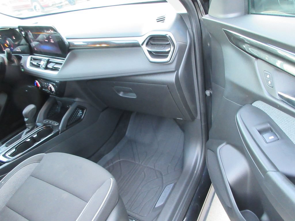 Certified 2025 Chevrolet TrailBlazer LT FWD image 19