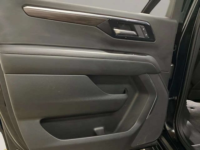 Used 2025 Chevrolet Suburban LT RWD image 65