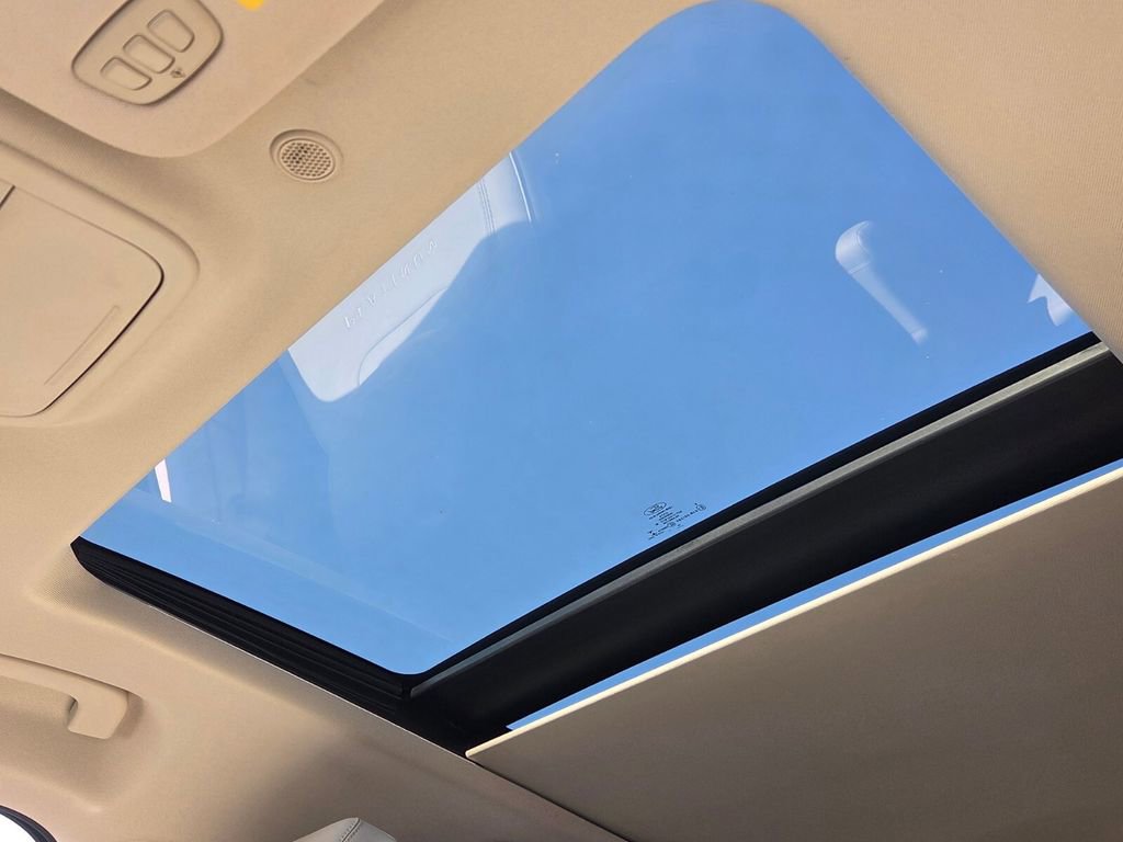 Used 2020 Ford Explorer Platinum w/ Premium Technology Package AWD/4WD image 20